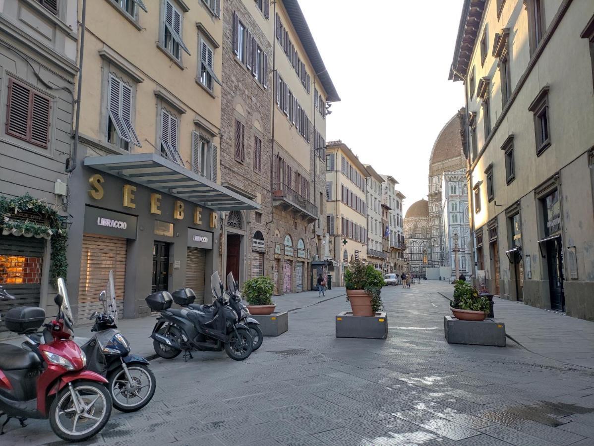 Big Apartment A Stone'S Throw From The Duomo Florens Exteriör bild